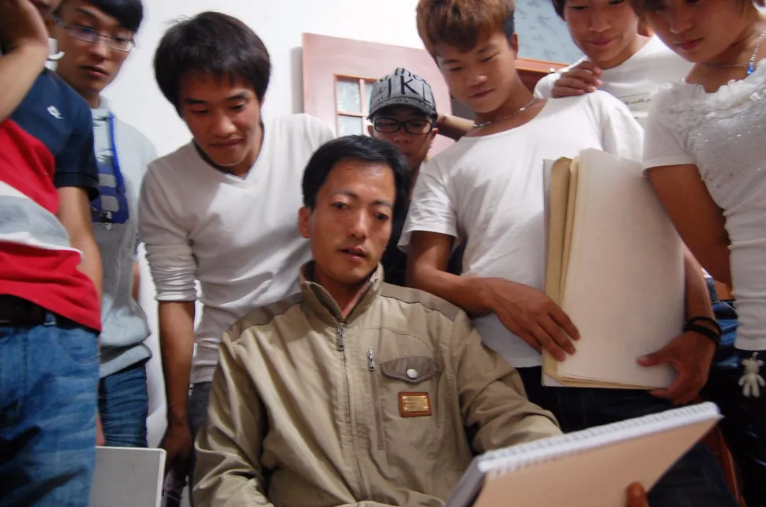 山设的“刀锋战士”刀笔相伴 印刻岁月—访田百顺教授