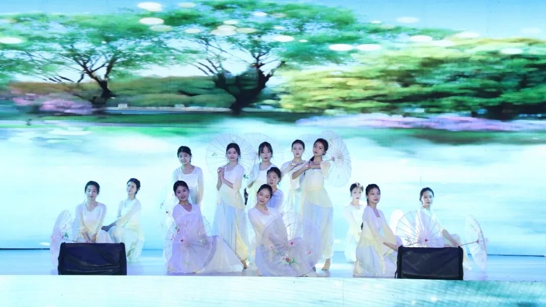 我校举办“学习二十大，永远跟党走，奋进新征程”校园文化艺术节动态展 第 10 张