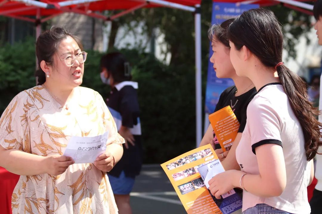 “春风送岗促就业 助力扬帆再起航”——2023届毕业生校园招聘会圆满成功 第 4 张