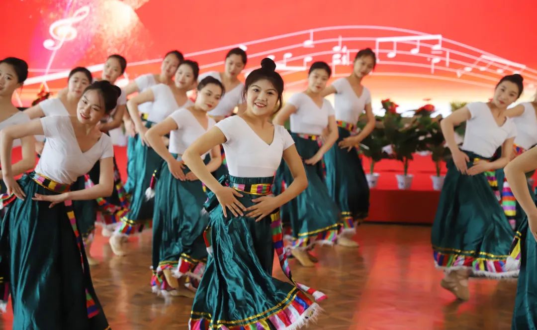 音乐舞蹈学院举办中期教学成果汇演 第 4 张 音乐舞蹈学院举办中期教学成果汇演 第 4 张
