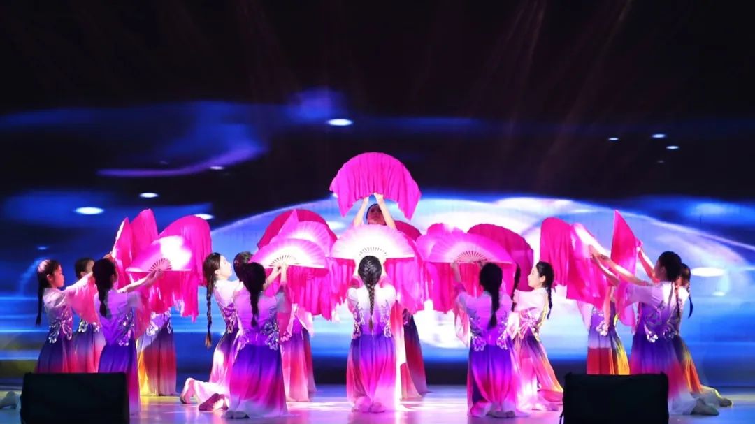 我校举办“学习二十大，永远跟党走，奋进新征程”校园文化艺术节动态展 第 3 张