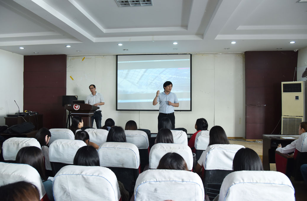 我校艺术设计系开展就业讲座