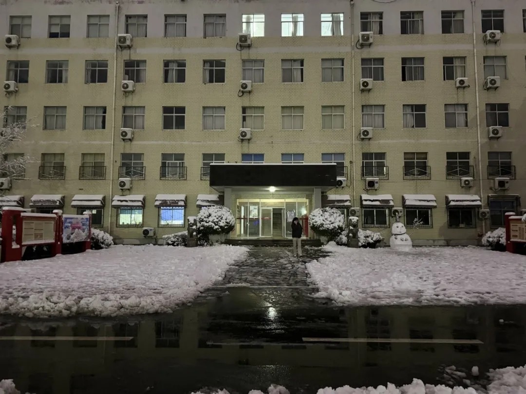 数字传媒学院自发组织志愿扫雪活动 第 6 张