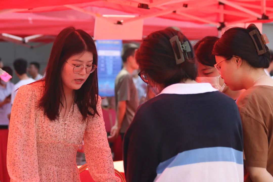 “春风送岗促就业 助力扬帆再起航”——2023届毕业生校园招聘会圆满成功 第 2 张