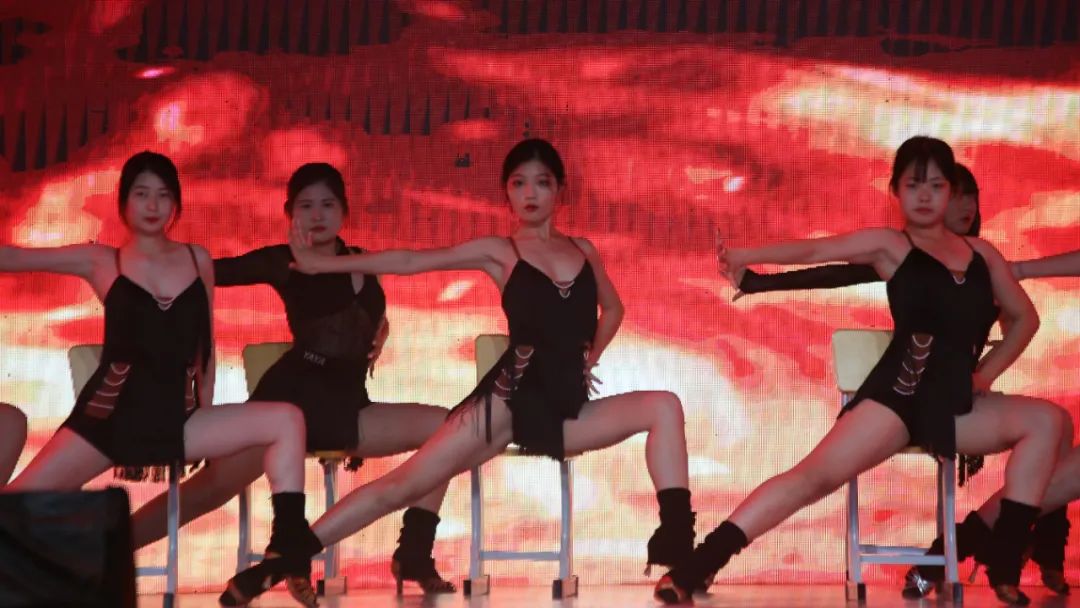 我校举办“学习二十大，永远跟党走，奋进新征程”校园文化艺术节动态展 第 8 张