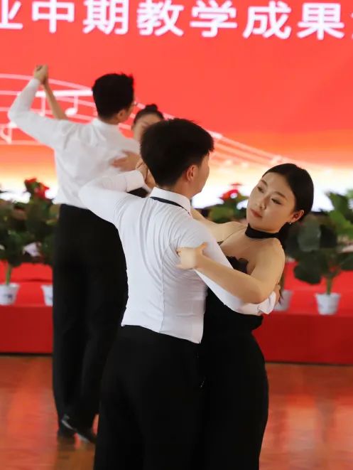 音乐舞蹈学院举办中期教学成果汇演 第 2 张 音乐舞蹈学院举办中期教学成果汇演 第 2 张
