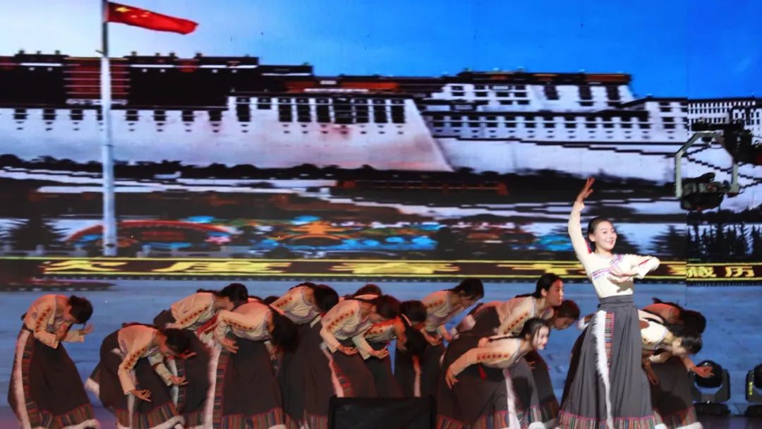 我校举办“学习二十大，永远跟党走，奋进新征程”校园文化艺术节动态展 第 6 张