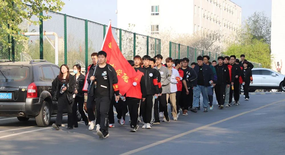 追忆革命历史丰碑 弘扬传承红色精神——我校开展“奋斗的丰碑”青年寻访体验活动 第 2 张