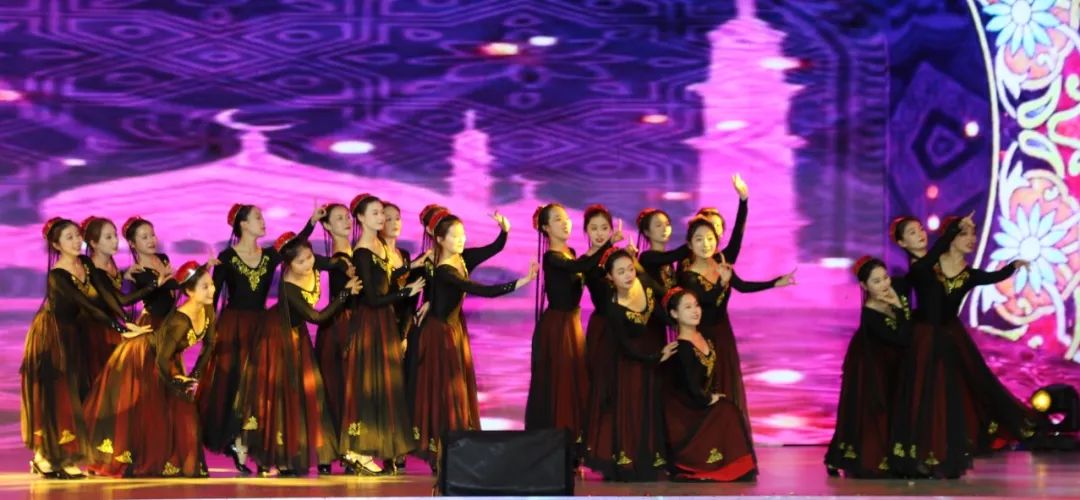 我校举办“学习二十大，永远跟党走，奋进新征程”校园文化艺术节动态展 第 17 张