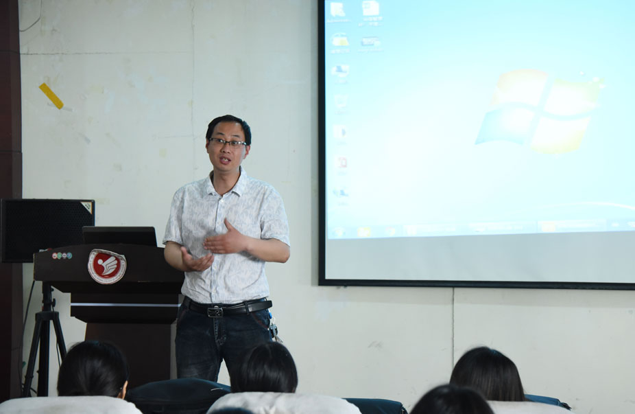 我校艺术设计系开展就业讲座